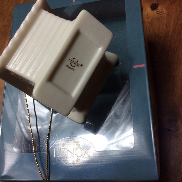 Collectible Lenox garden bird house ornaments - Picture 3 of 6